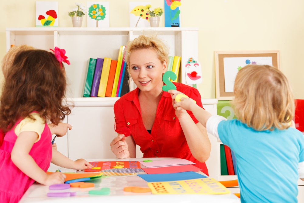 Чем занимается педагог предшкольной подготовки?