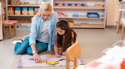 Почему стоит учиться на воспитателя? Из чего складывается рабочий день специалиста в детском саду?